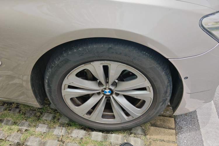 Used BMW 7 Series 2013 730Li Luxury Model Right Front Wheel Hub