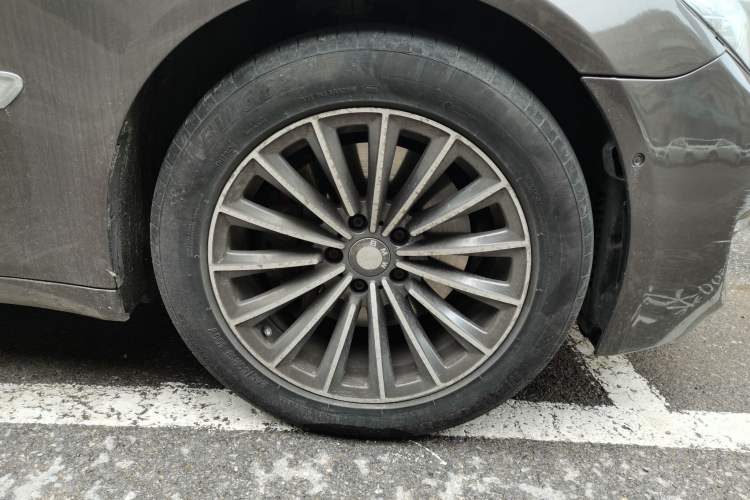 Used BMW 7 Series 2013 730Li Luxury Model Right Front Wheel Hub