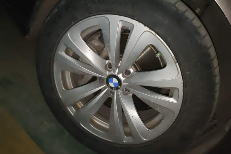 Used BMW 7 Series 2013 730Li Leading Model Right Front Wheel Hub