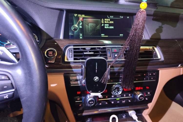 Used BMW 7 Series 2013 740Li xDrive Audio And AC Panel