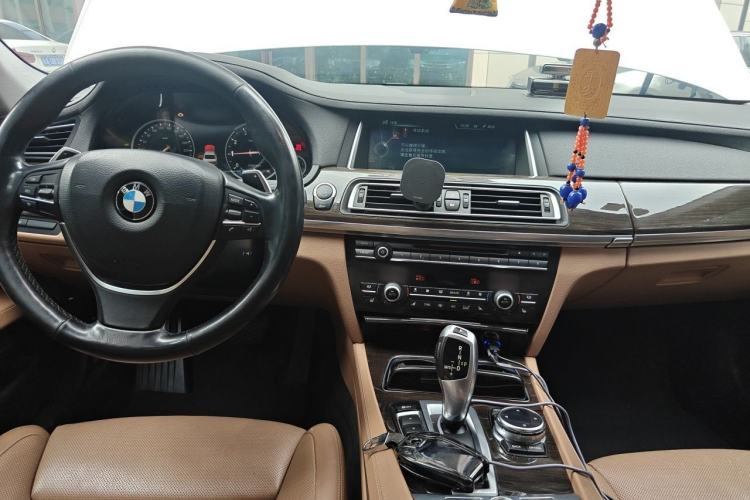 Used BMW 7 Series 2013 740Li Luxury Model Center Console