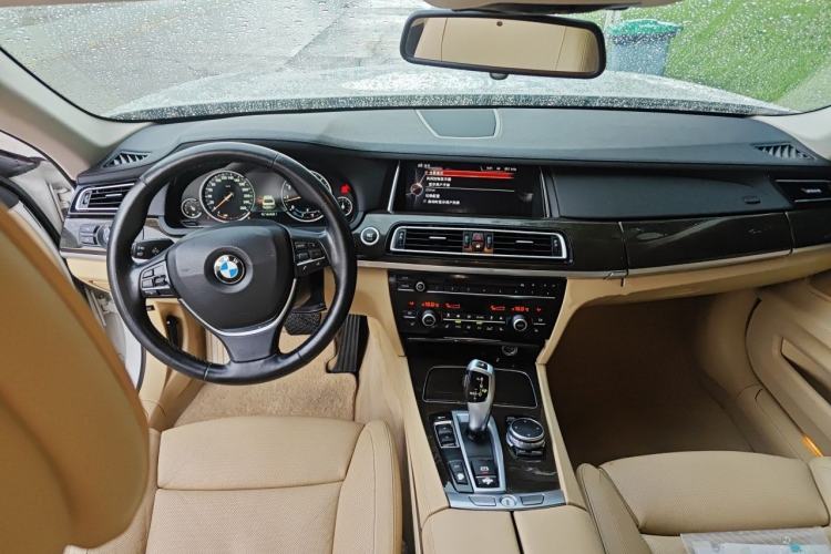 Used BMW 7 Series 2013 730Li Luxury Model Center Console