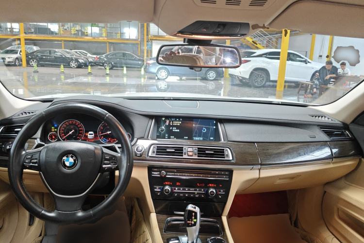 Used BMW 7 Series 2013 740Li Leading Model Center Console