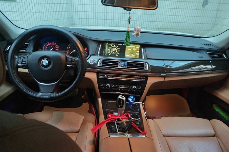 Used BMW 7 Series 2013 730Li Luxury Model Center Console