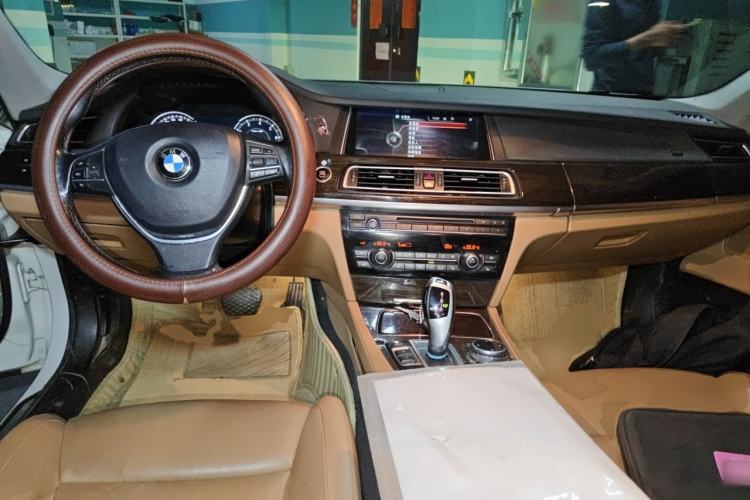 Used BMW 7 Series 2013 730Li Luxury Model Center Console