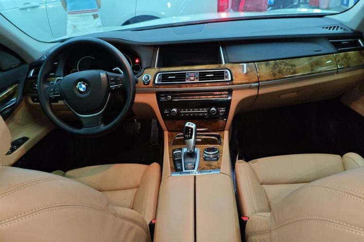 Used BMW 7 Series 2013 740Li Luxury Model Center Console