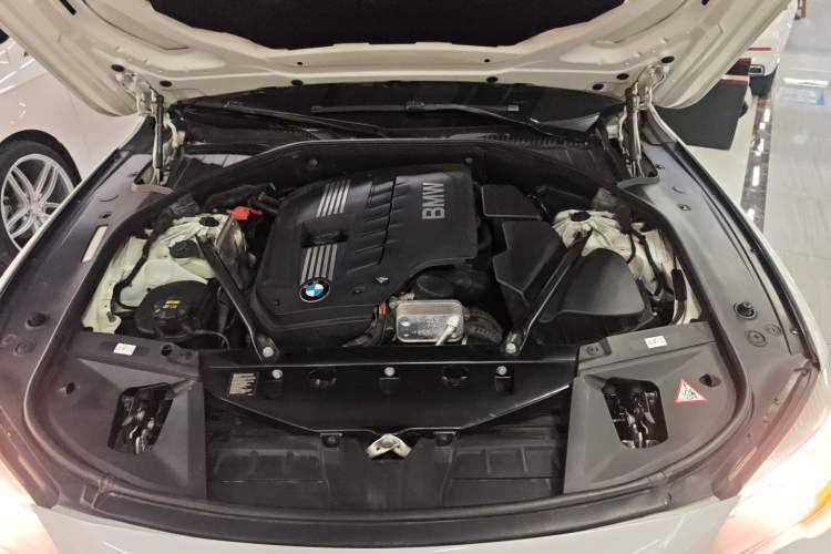 Used BMW 7 Series 2013 730Li Leading Model Engine Bay
