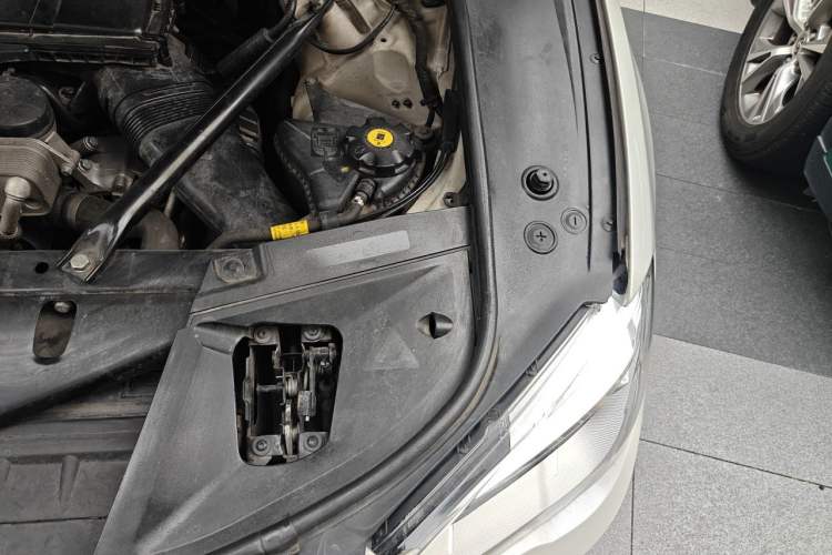 Used BMW 7 Series 2013 740Li Luxury Model Engine Bay Left