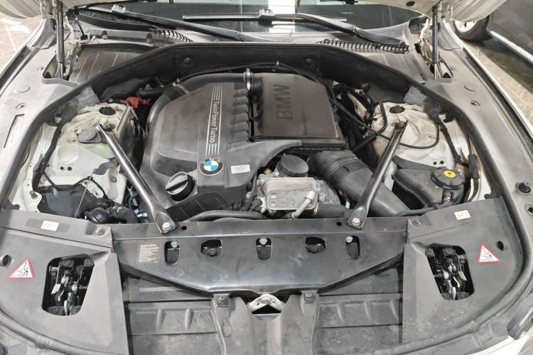 Used BMW 7 Series 2013 740Li Leading Model Engine Bay