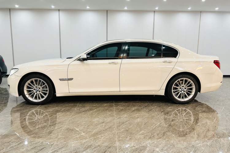 Used BMW 7 Series 2013 740Li Leading Model Exterior 3