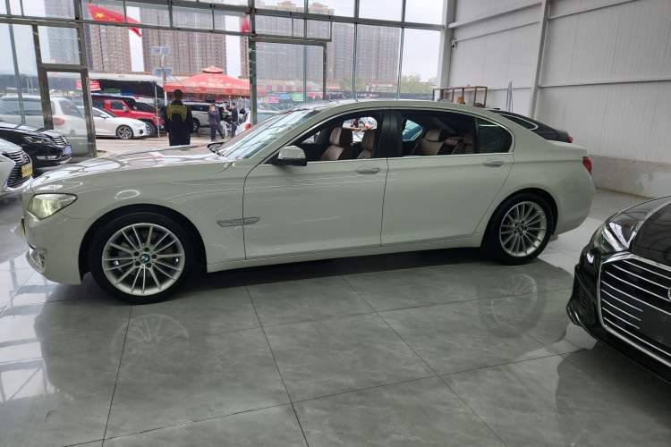 Used BMW 7 Series 2013 740Li Leading Model Exterior 5
