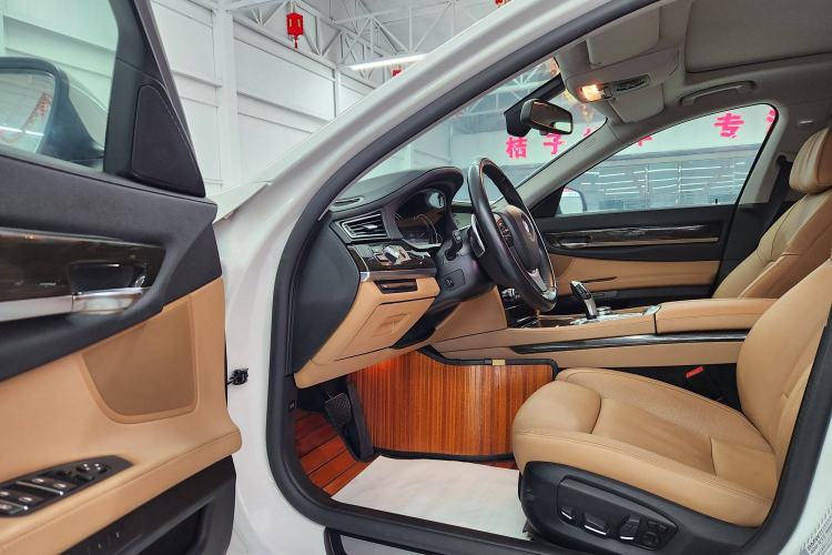 Used BMW 7 Series 2013 740Li Leading Model Interior 1