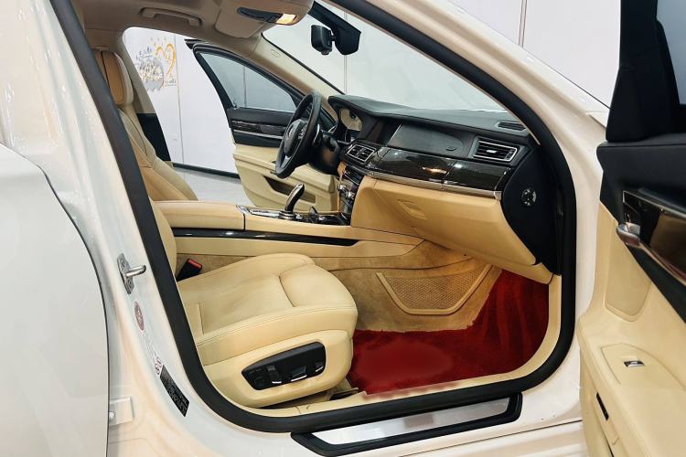 Used BMW 7 Series 2013 740Li Leading Model Interior 10