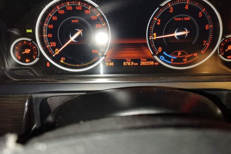 Used BMW 7 Series 2013 730Li Leading Model Odometer Close Up