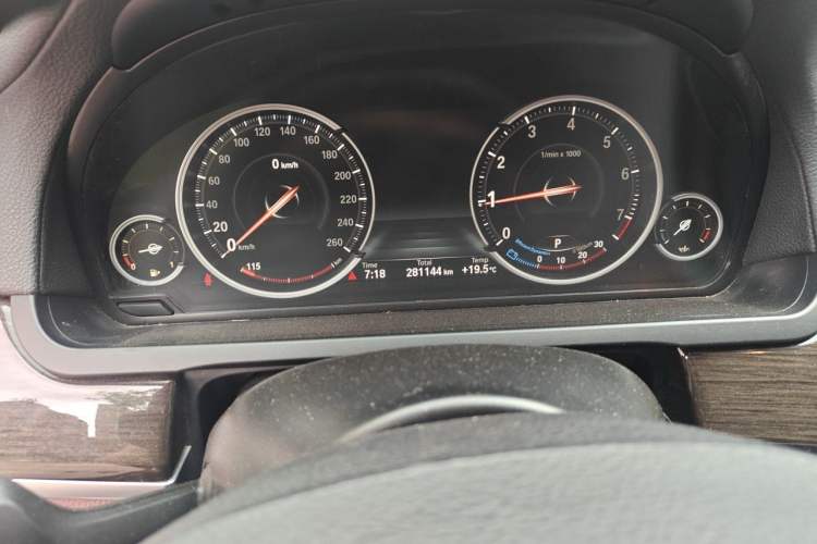 Used BMW 7 Series 2013 730Li Leading Model Odometer Close Up