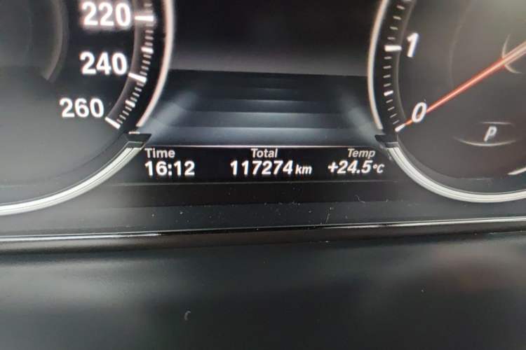 Used BMW 7 Series 2013 730Li Leading Model Odometer Close Up