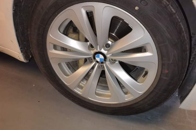Used BMW 7 Series 2013 730Li Leading Model Right Front Wheel Hub