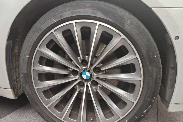 Used BMW 7 Series 2013 740Li Luxury Model Right Front Wheel Hub