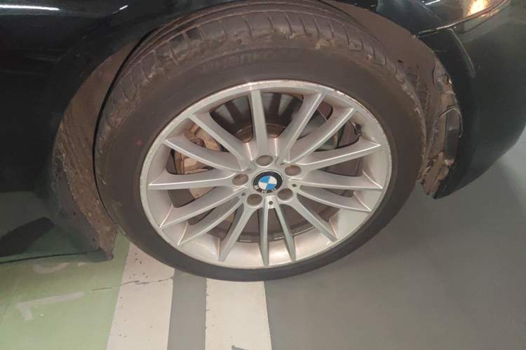 Used BMW 7 Series 2013 740Li Luxury Model Right Front Wheel Hub