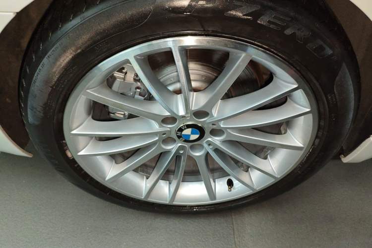 Used BMW 7 Series 2013 740Li Luxury Model Right Rear Wheel Hub
