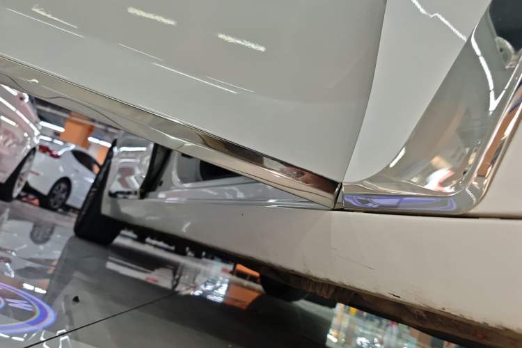 Used BMW 7 Series 2013 730Li Leading Model Right Side Sill