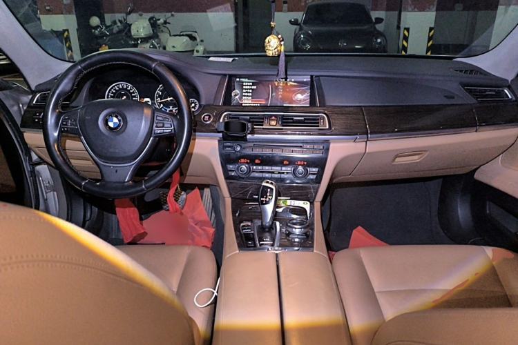 Used BMW 7 Series 2013 730Li Leading Model Center Console