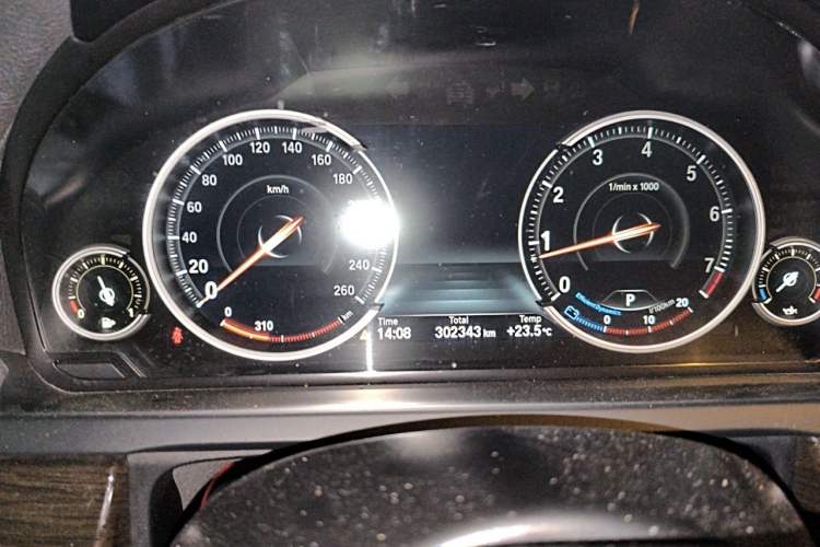Used BMW 7 Series 2013 730Li Leading Model Odometer Close Up