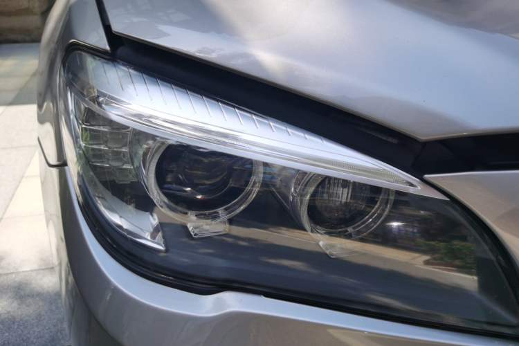 Used BMW 7 Series 2013 730Li Luxury Model Right Front Headlight