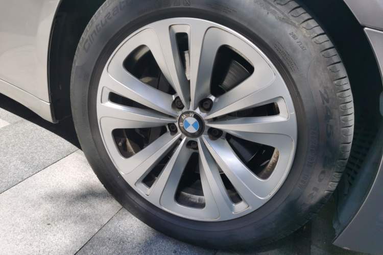 Used BMW 7 Series 2013 730Li Luxury Model Right Front Wheel Hub