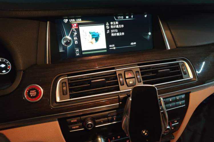 Used BMW 7 Series 2014 730Li Premium Edition Audio And AC Panel