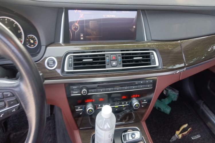 Used BMW 7 Series 2014 730Li Premium Edition Audio And AC Panel