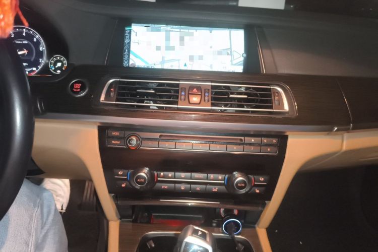 Used BMW 7 Series 2014 730Li Premium Edition Audio And AC Panel