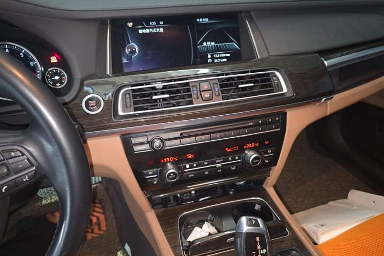 Used BMW 7 Series 2014 730Li Premium Edition Audio And AC Panel