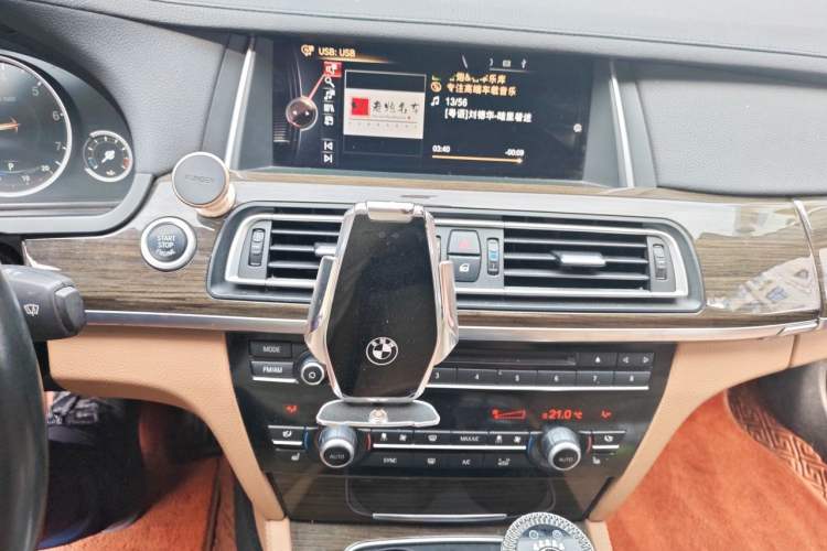 Used BMW 7 Series 2014 730Li Premium Edition Audio And AC Panel