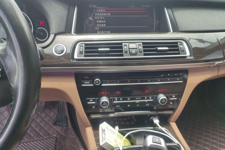 Used BMW 7 Series 2014 730Li Premium Edition Audio And AC Panel