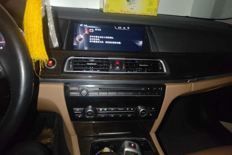Used BMW 7 Series 2014 730Li Premium Edition Audio And AC Panel