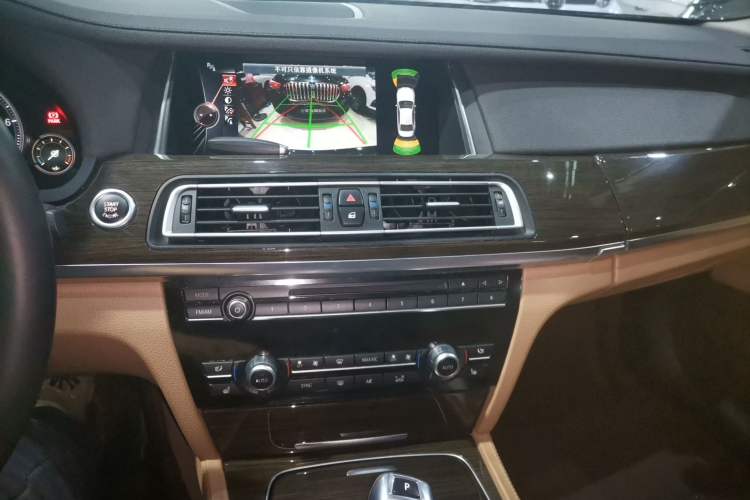 Used BMW 7 Series 2014 730Li Premium Edition Audio And AC Panel