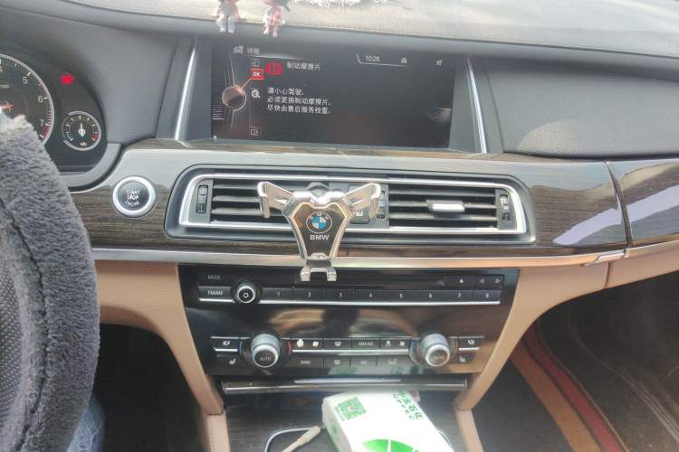 Used BMW 7 Series 2014 730Li Premium Edition Audio And AC Panel