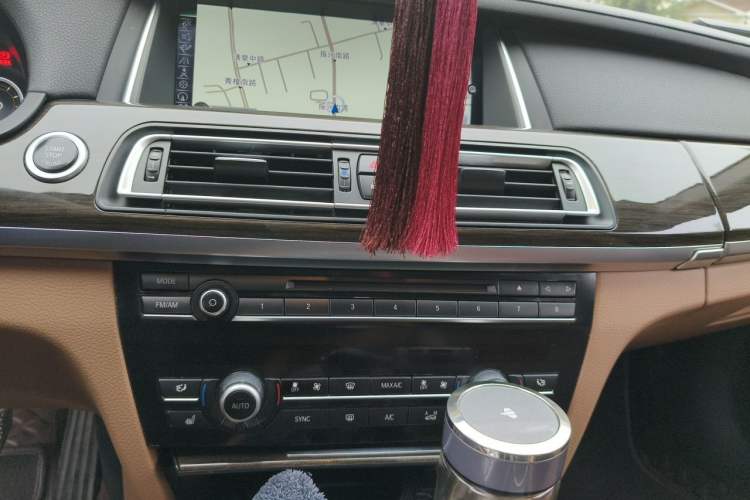 Used BMW 7 Series 2014 730Li Premium Edition Audio And AC Panel