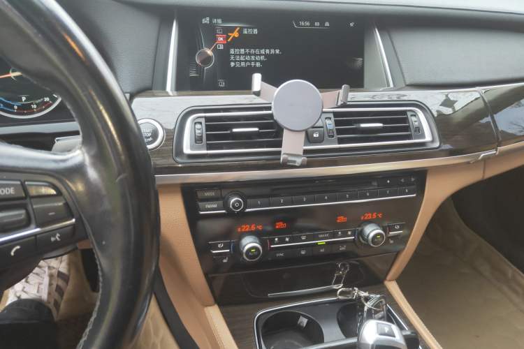 Used BMW 7 Series 2014 730Li Premium Edition Audio And AC Panel
