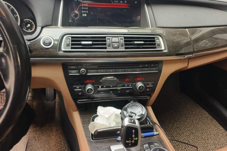 Used BMW 7 Series 2014 730Li Premium Edition Audio And AC Panel