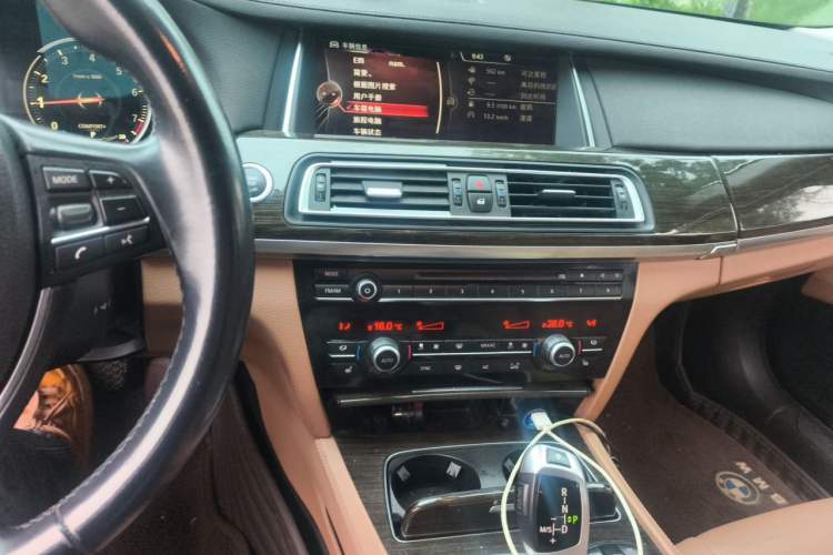 Used BMW 7 Series 2014 730Li Premium Edition Audio And AC Panel