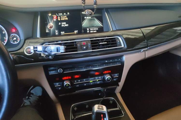 Used BMW 7 Series 2014 730Li Premium Edition Audio And AC Panel