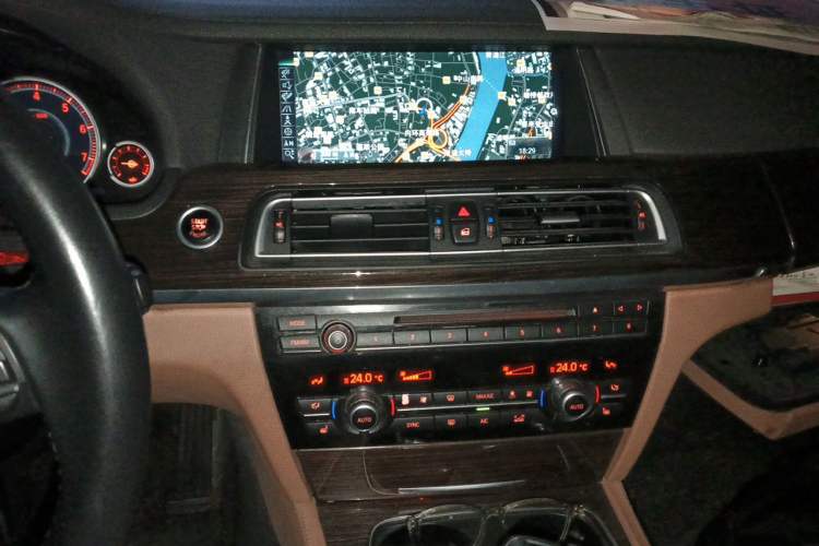 Used BMW 7 Series 2014 730Li Premium Edition Audio And AC Panel