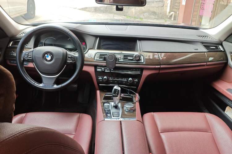 Used BMW 7 Series 2014 730Li Premium Edition Center Console