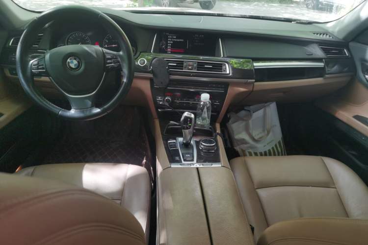 Used BMW 7 Series 2014 730Li Premium Edition Center Console