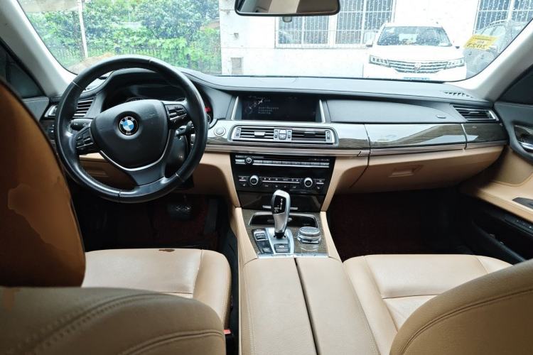 Used BMW 7 Series 2014 730Li Premium Edition Center Console