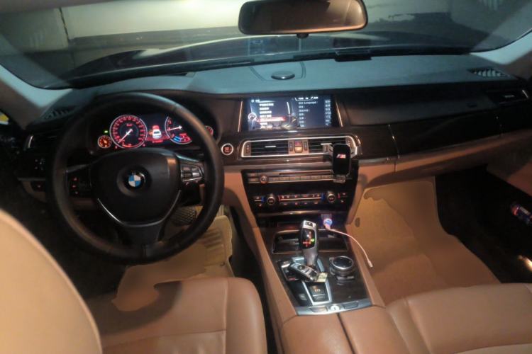 Used BMW 7 Series 2014 730Li Premium Edition Center Console