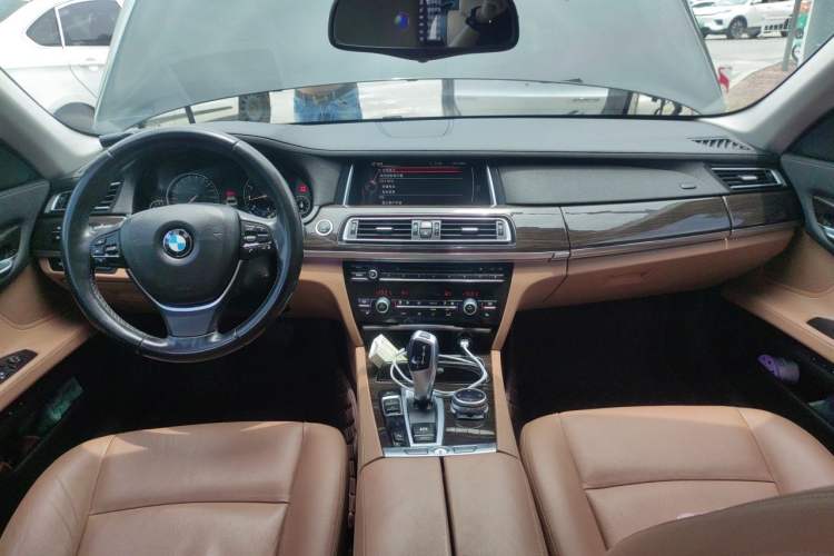 Used BMW 7 Series 2014 730Li Premium Edition Center Console