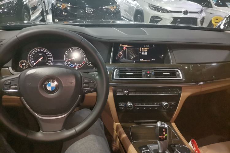 Used BMW 7 Series 2014 730Li Premium Edition Center Console